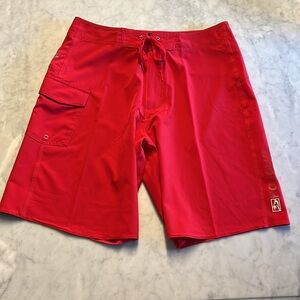 Honolua Hawaii Lifeguard board shorts. Island chain logo. Mens 31. Red. NWOT